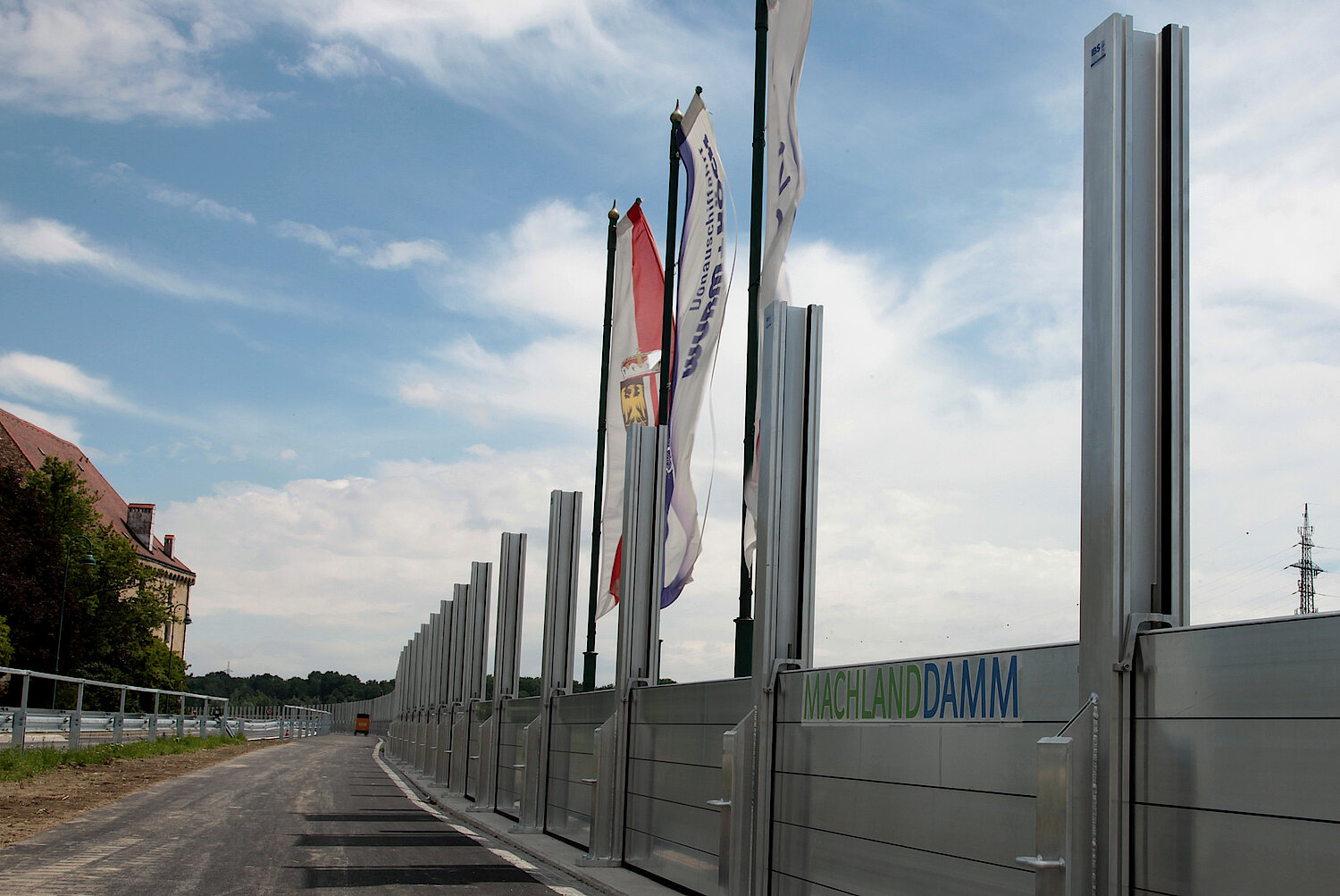 Abbildung: Machlanddamm, Mauthausen Machlanddamm Mauthausen
