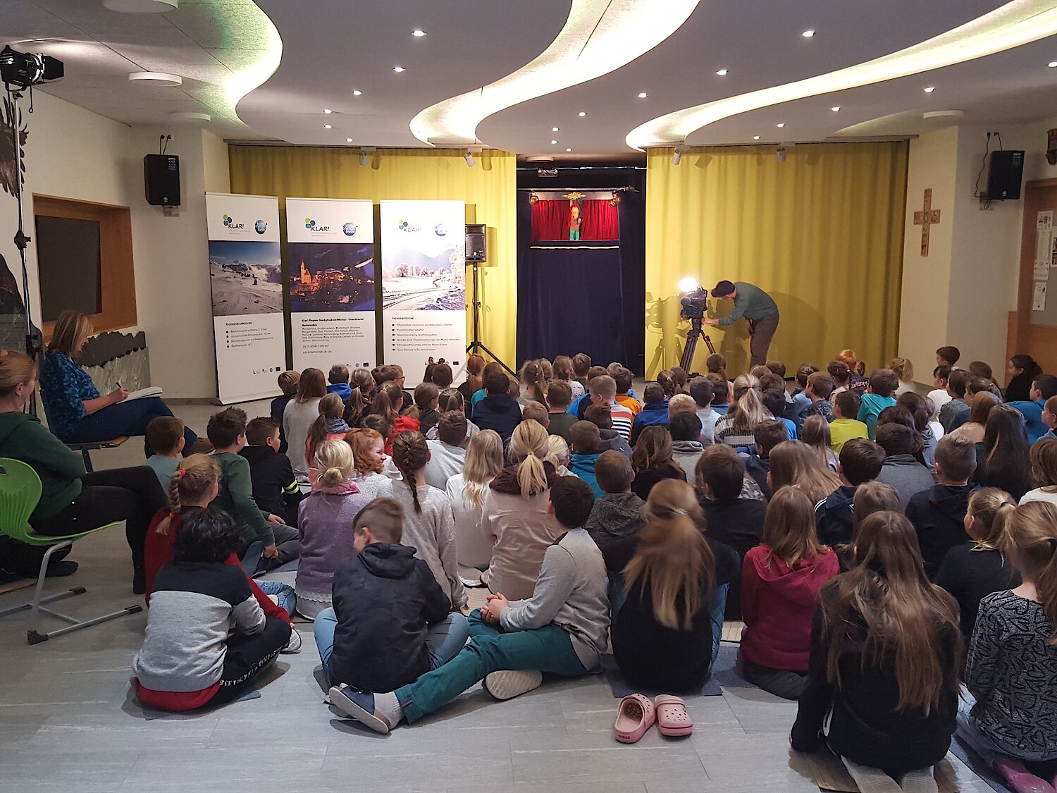 Klimawandel-Puppentheater in der KLAR! Großglockner/Mölltal-Oberdrautal Kinder beim Puppentheater