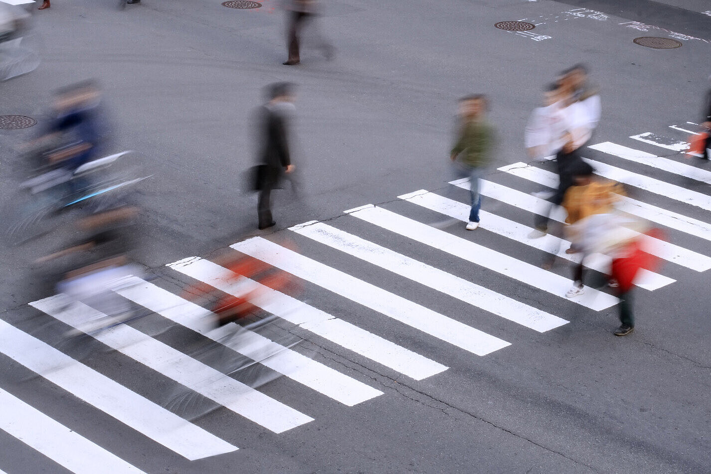 Foto Fußgeher am Zebrastreifen