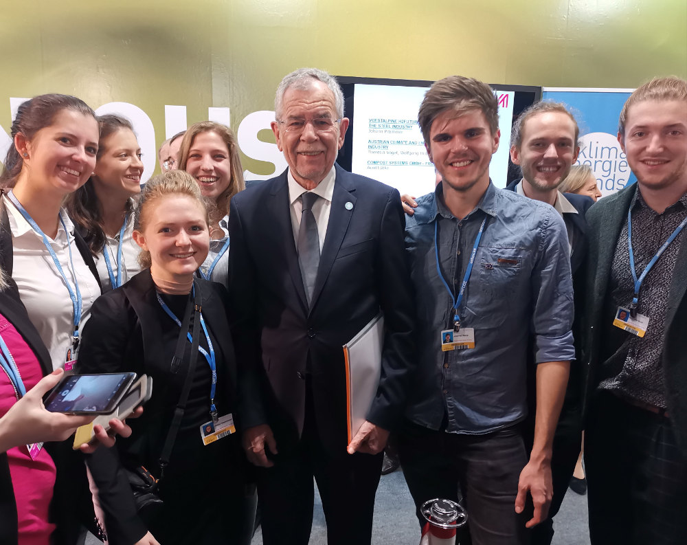 Die österreichische Jugenddelegation mit Bundespräsident Alexander Van der Bellen