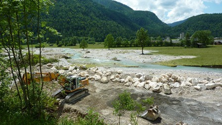 Aufräumarbeiten nach Hochwasser